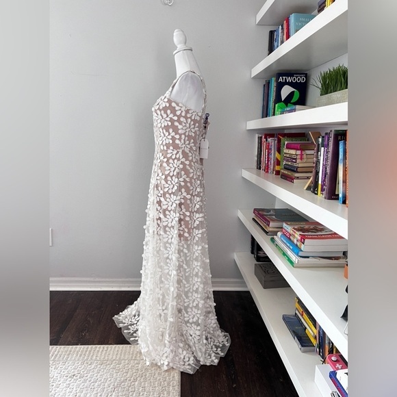 Dress the Population Anabel Semisheer Sweetheart Neck Gown Off White Size M NWT - Picture 8 of 16